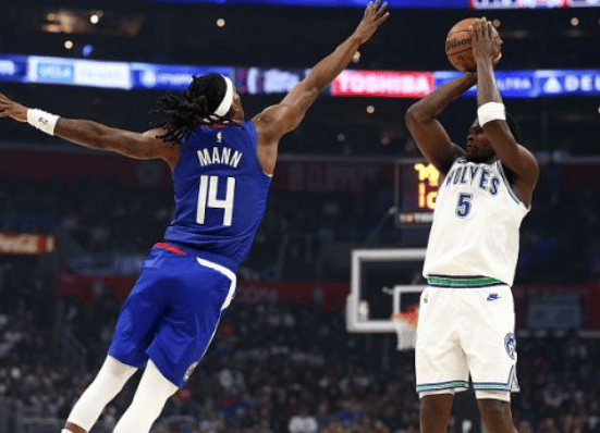 易游体育官方平台-凯尔特人险胜官方宣布新规，步行者关键表现点燃全场！